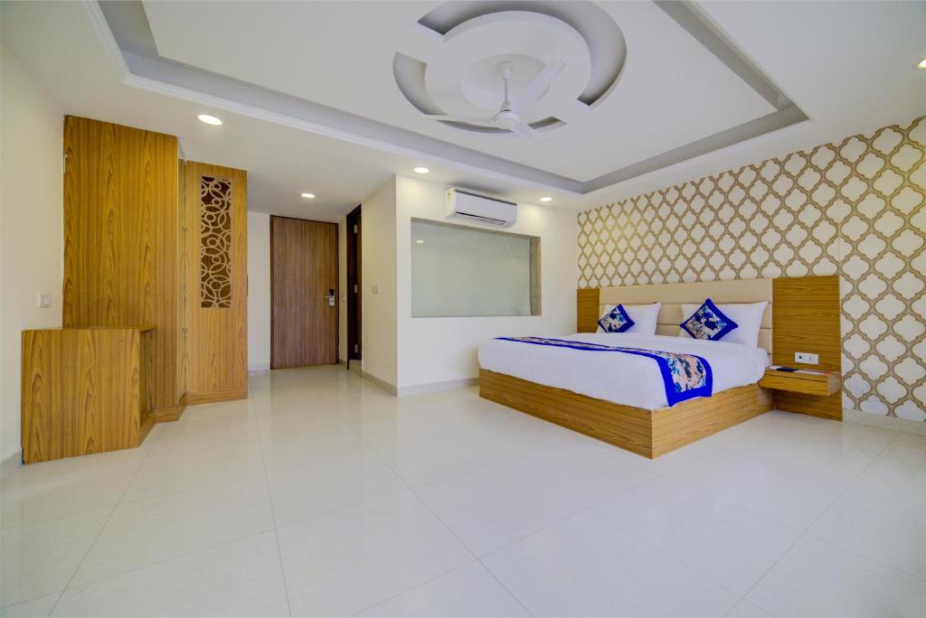 Hotel Decent Suites - Delhi Airport