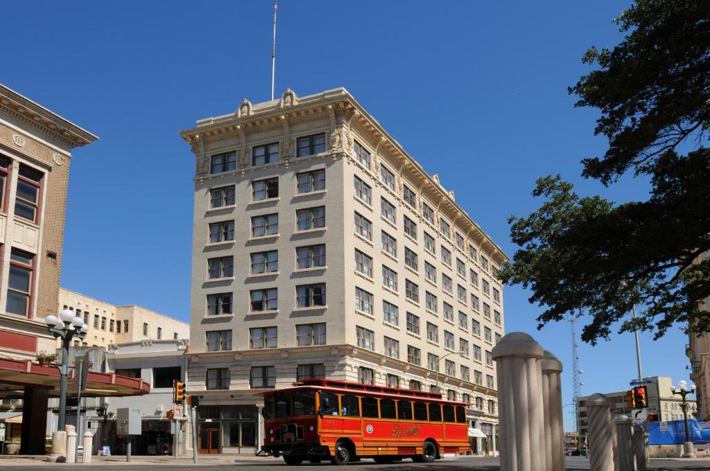 Hotel Gibbs Downtown Riverwalk