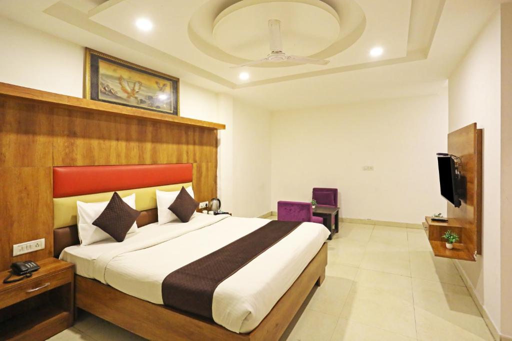 Hotel SM SUITS Near Delhi Airport-Unit BY Grand urban Luxury