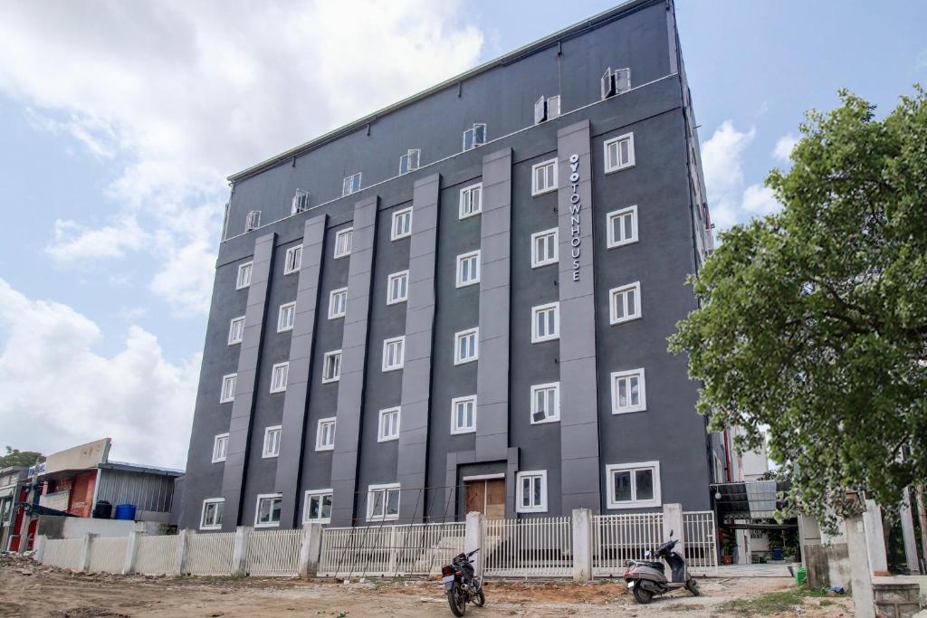 Super OYO Townhouse 397 RCC Majestic