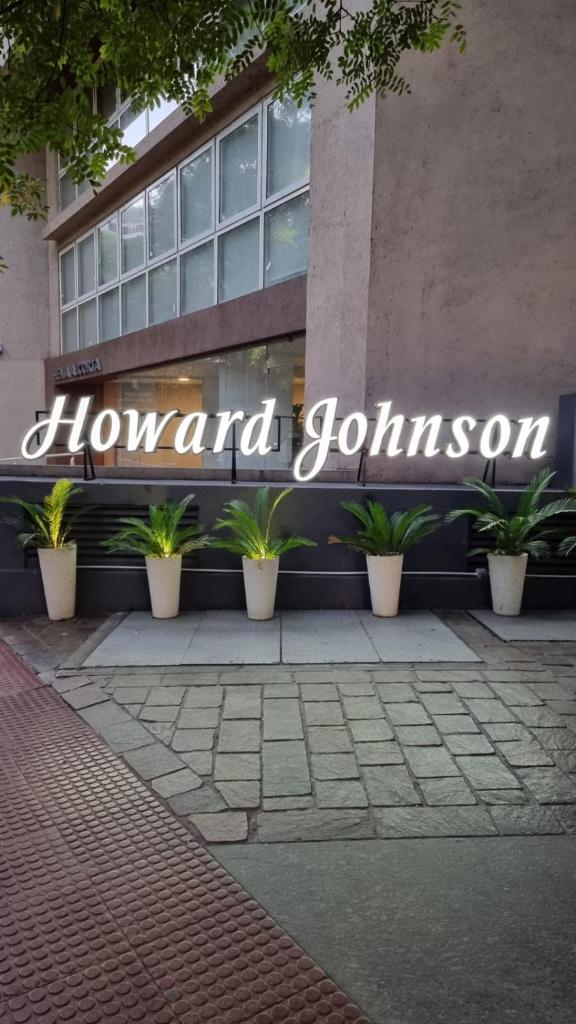 Howard Johnson La Cañada Hotel & Suites