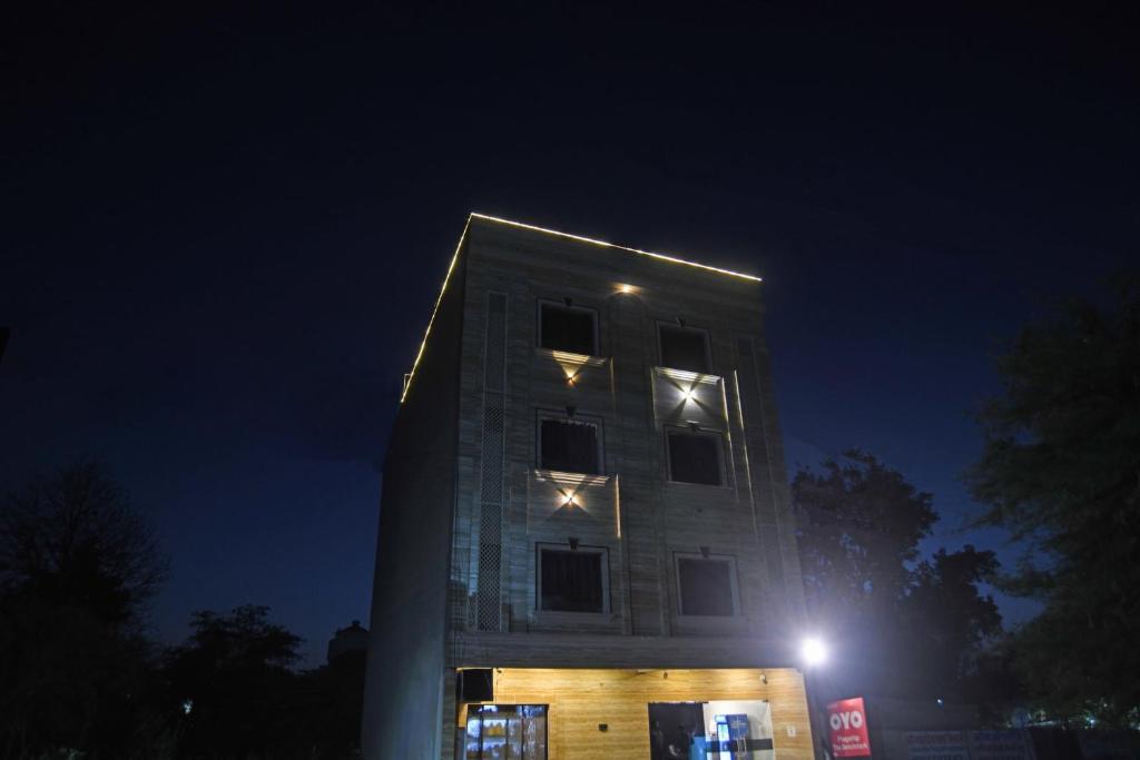 Super OYO Townhouse 931 Hotel Benchmark Vijay Nagar