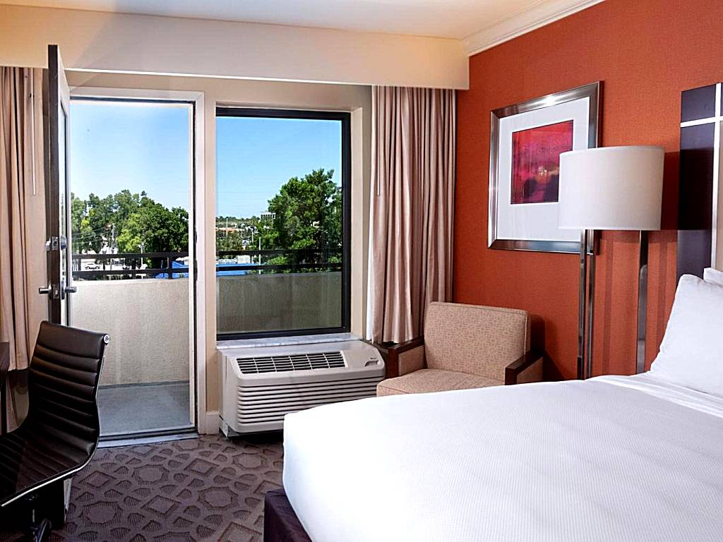 Delta Hotels by Marriott Orlando Lake Buena Vista: Queen Room with Balcony