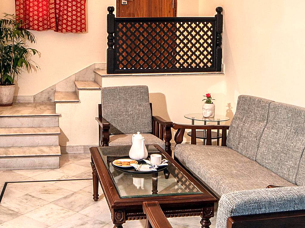 Swaroop Vilas - Lake Facing Boutique Hotel: Family Suite