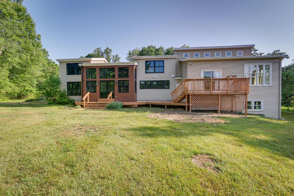 Bright Bluemont Home with On-Site Pond and Mtn Views!