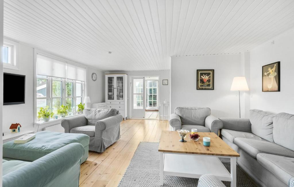 4 Bedroom Cozy Home In Nyborg