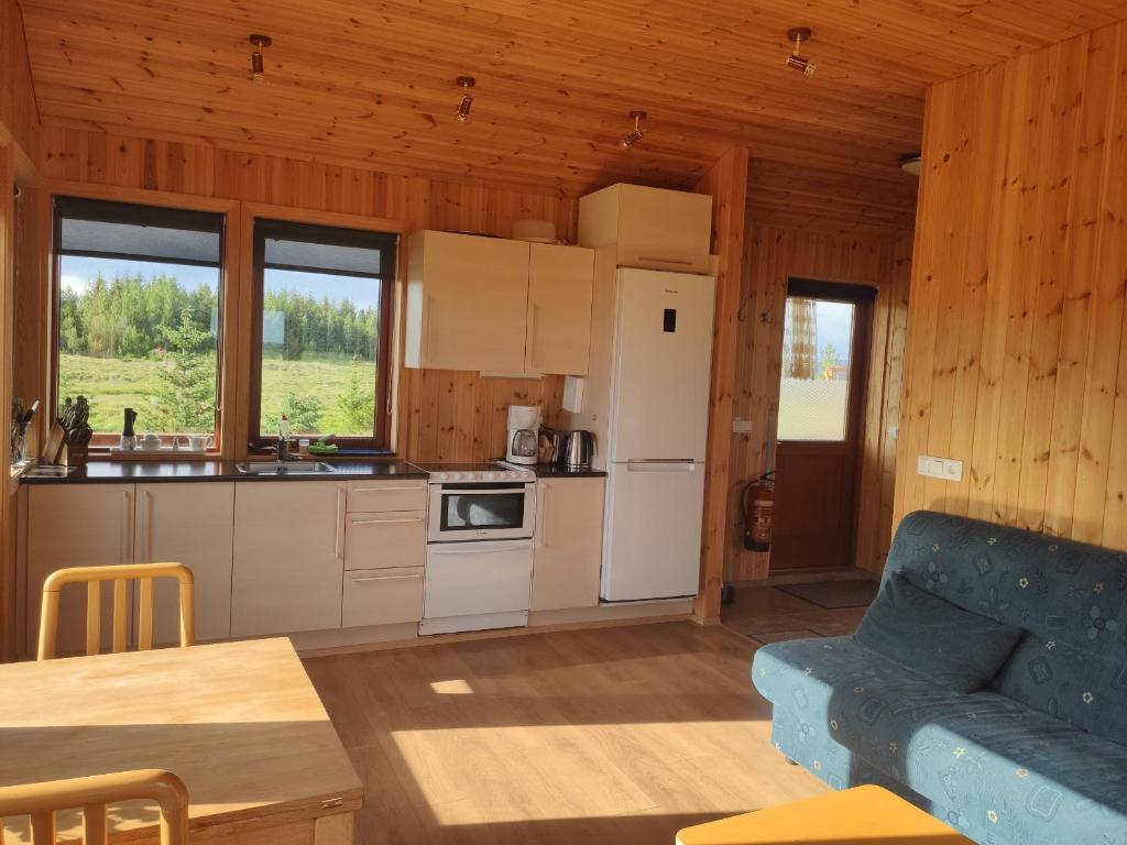 Bright and Peaceful Cabin with Views & Hot Tub